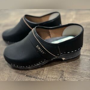 Simson Black Clogs